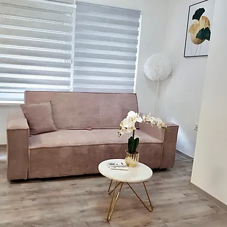 Lux With Free Parking *